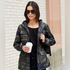Michael Kors Women’s Camouflage Rain Jacket size M